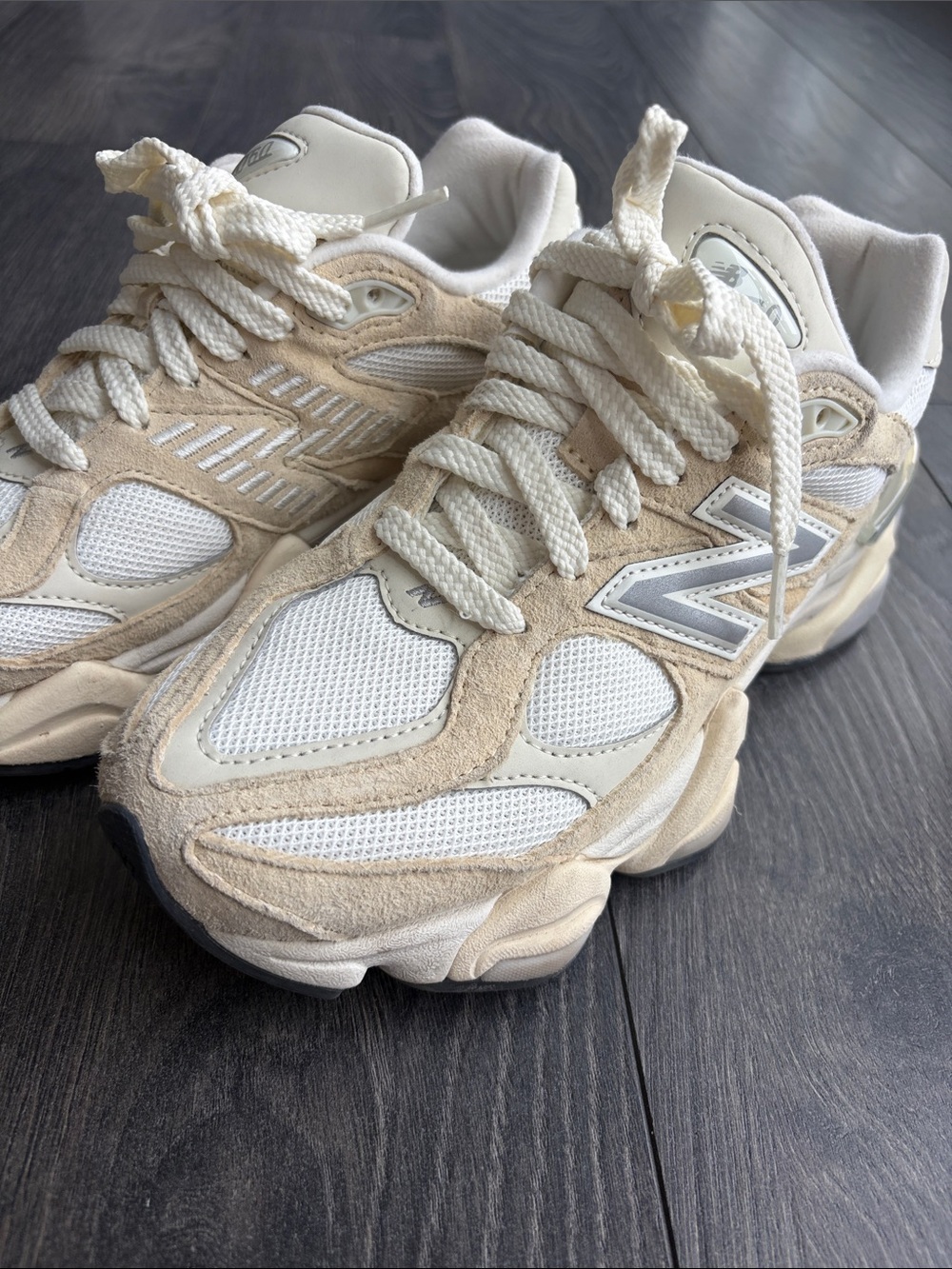New Balance- Cream White Suede Mesh Sneakers